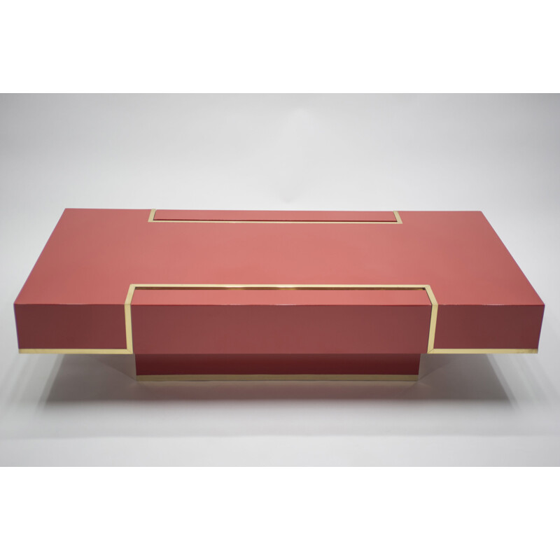 Table basse rouge en laiton par Jean-Claude Mahey