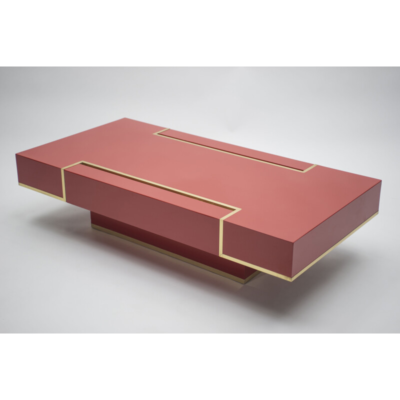 Table basse rouge en laiton par Jean-Claude Mahey