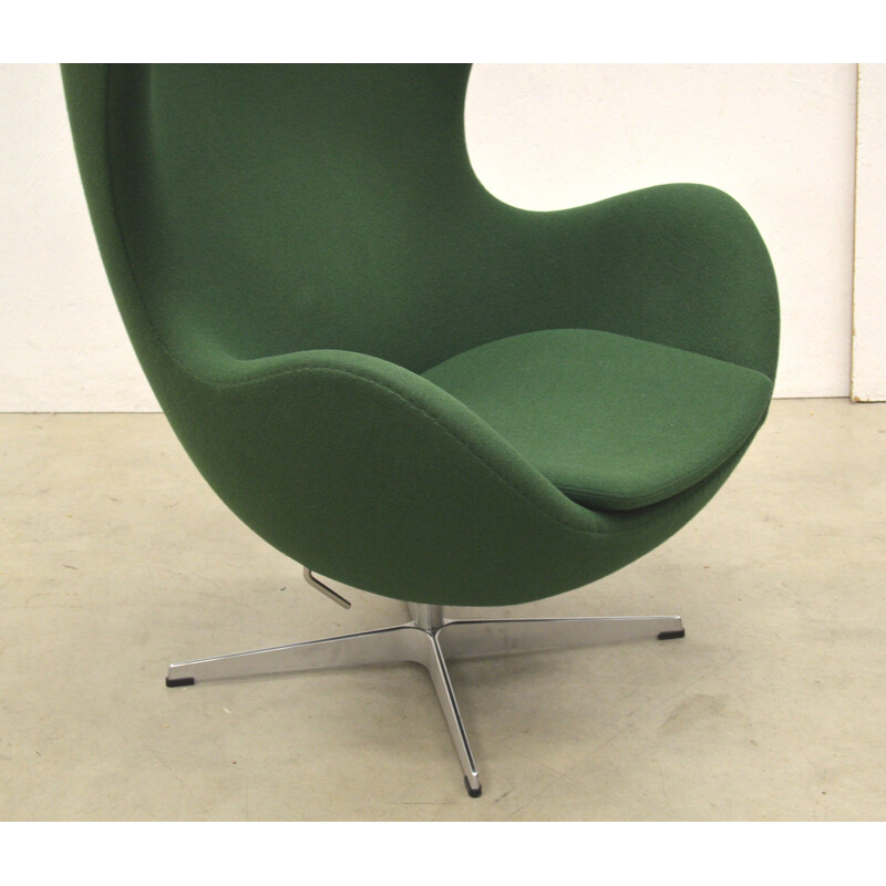 Fauteuil Egg vert par Arne Jacobsen pour Fritz Hansen