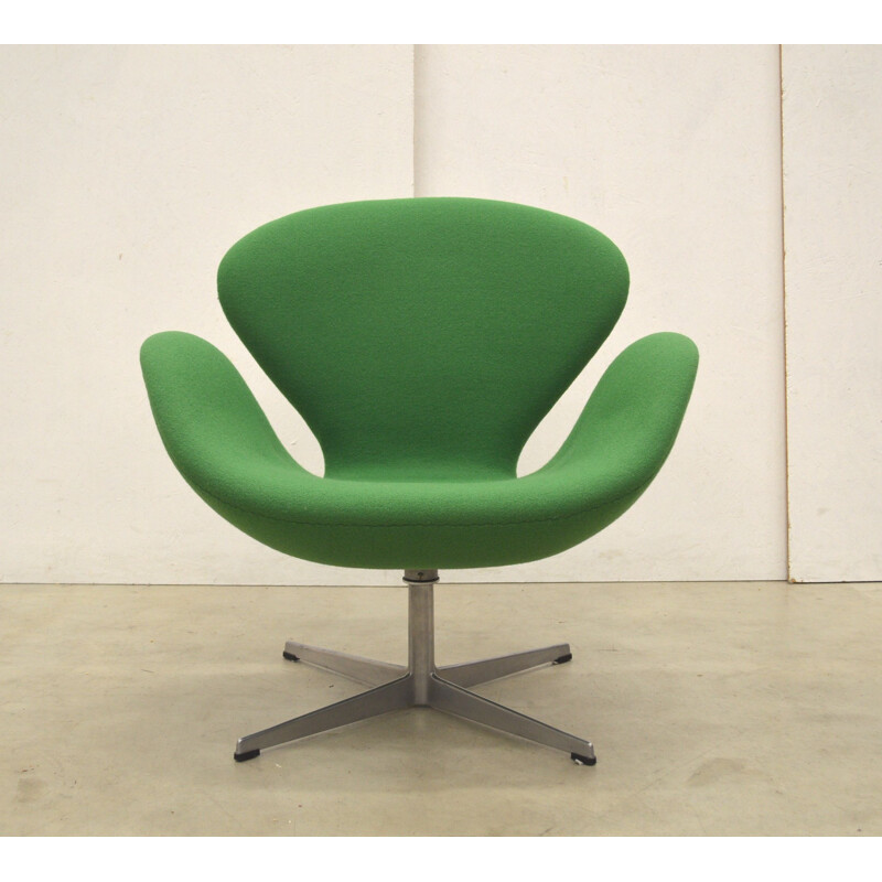 Green Swan chair by Arne Jacobsen for Fritz Hansen