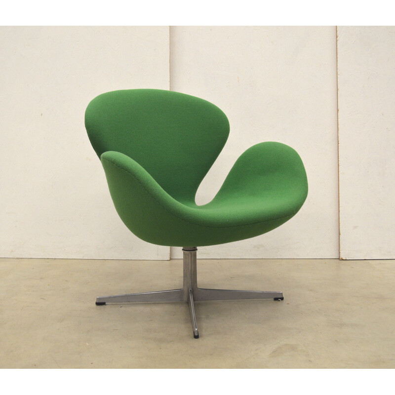 Green Swan chair by Arne Jacobsen for Fritz Hansen