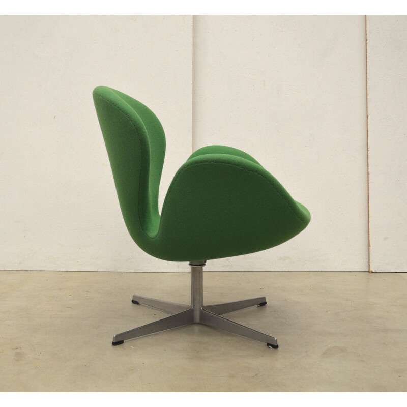 Green Swan chair by Arne Jacobsen for Fritz Hansen