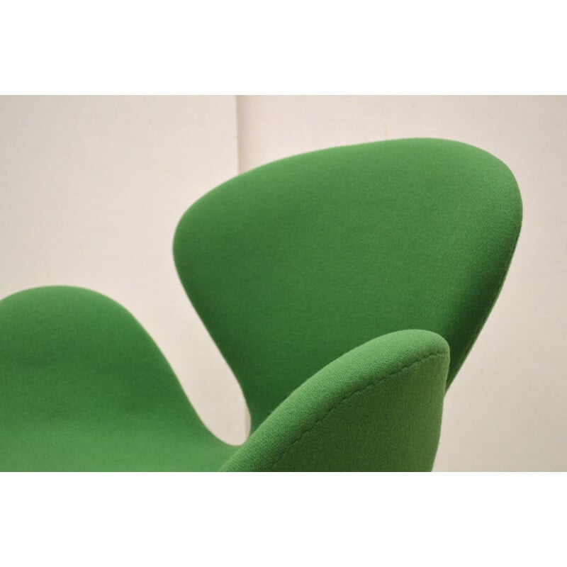 Green Swan chair by Arne Jacobsen for Fritz Hansen