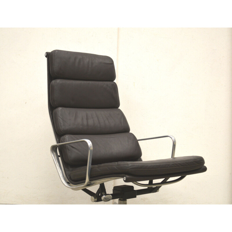 EA222 lounge chair by Charles Eames for Herman Miller