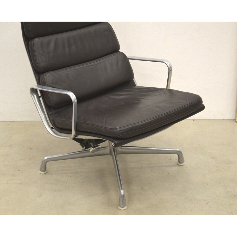 EA222 lounge chair by Charles Eames for Herman Miller