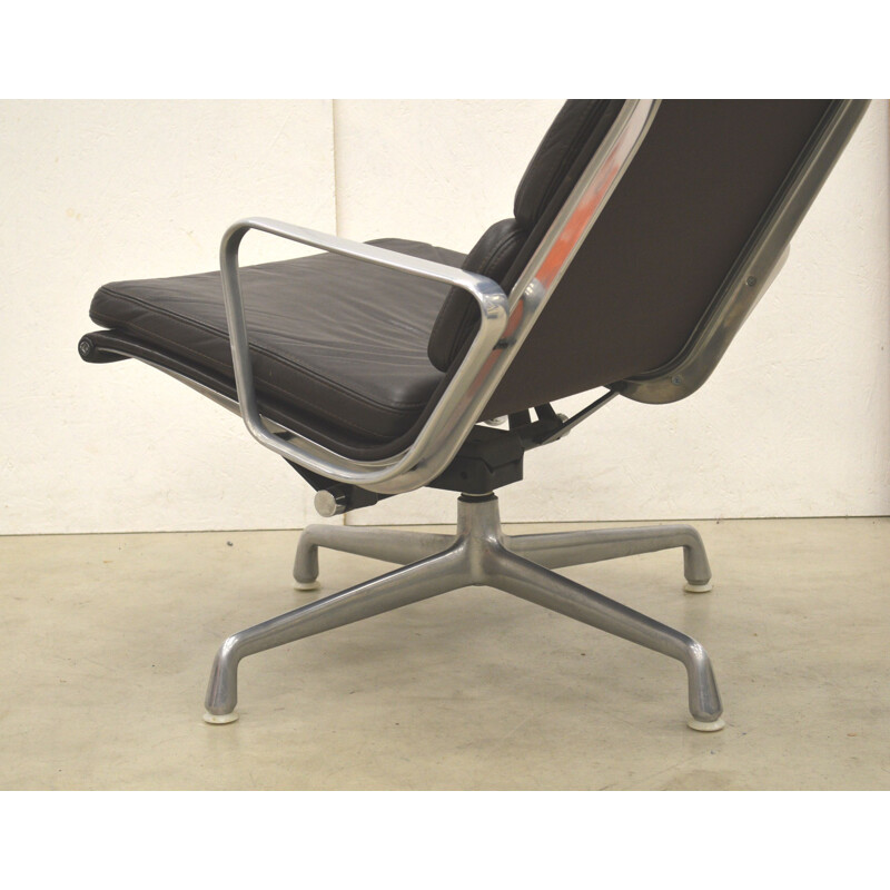 EA222 lounge chair by Charles Eames for Herman Miller