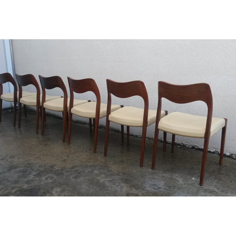 Set of 6 beige chairs in teak by Niels Moller