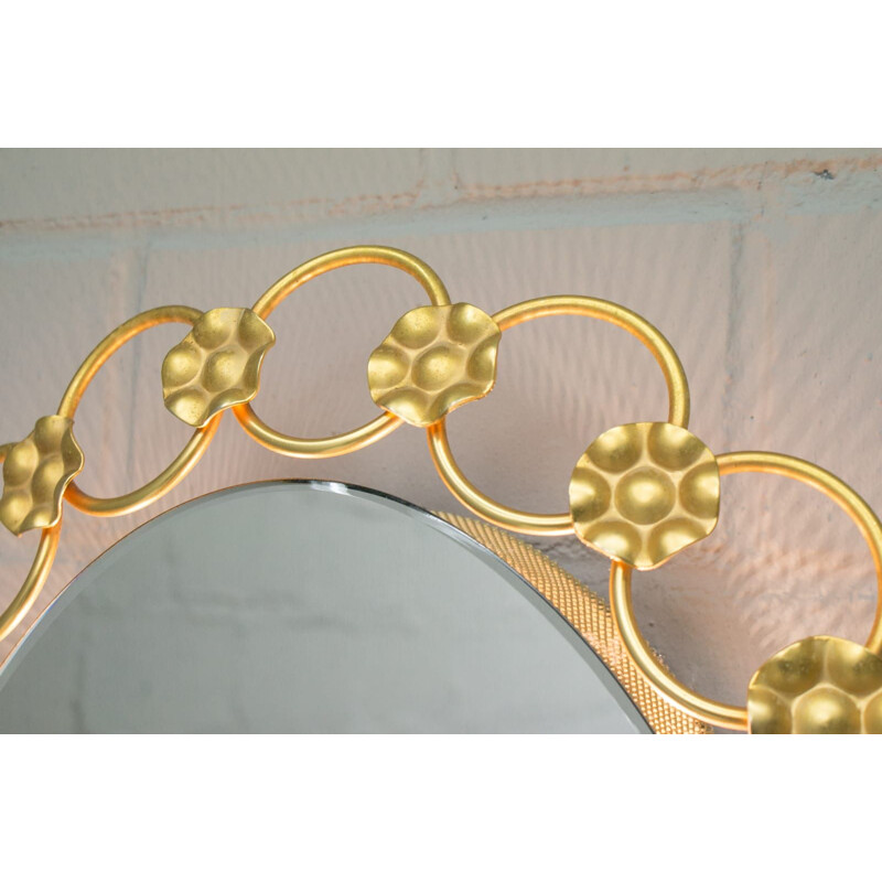 Espelho oval iluminado de época com anéis metálicos dourados