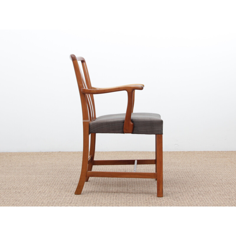 Suite aus 2 skandinavischen Vintage-Stühlen FH43