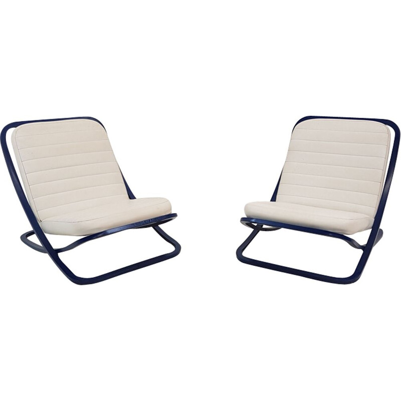 Pair of white lounge chairs in leatherette