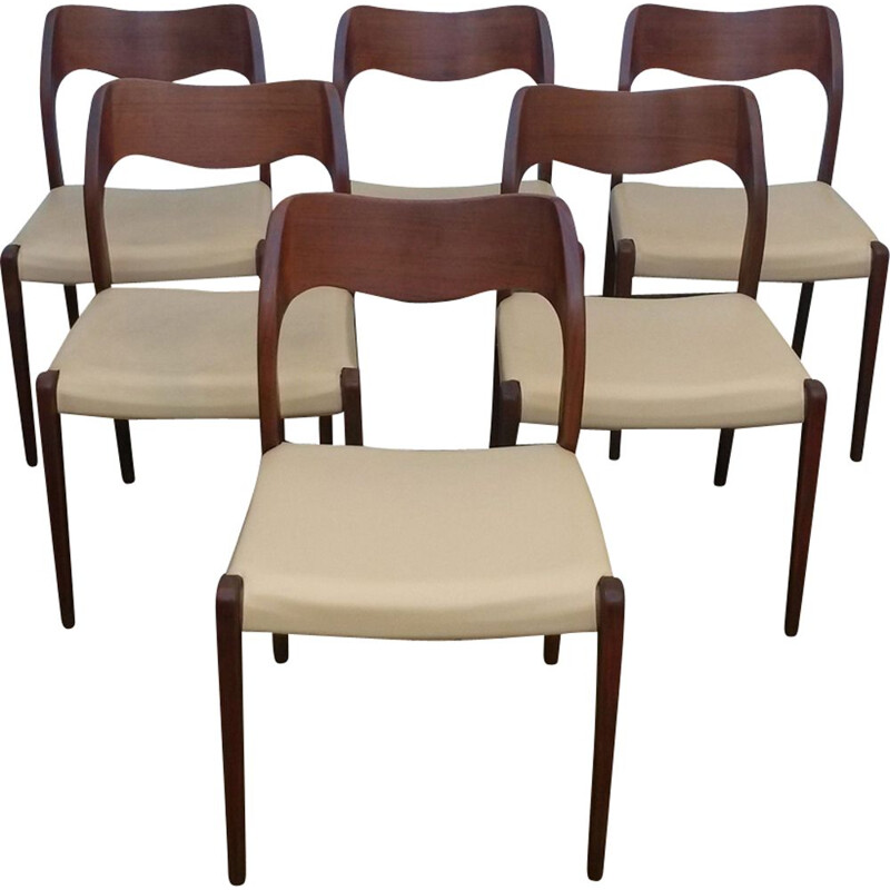 Set of 6 beige chairs in teak by Niels Moller