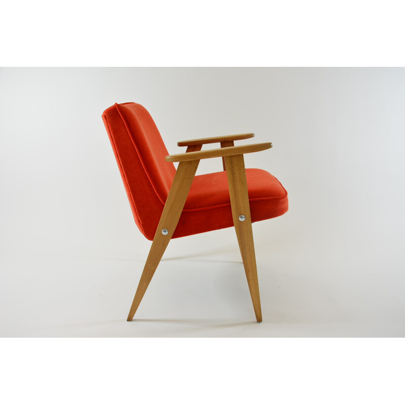 Fauteuil 366 en velours orange par Chierowski