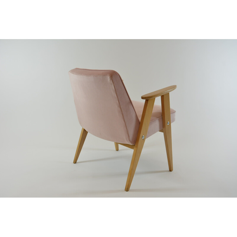 Fauteuil 366 en velours rose par Chierowski