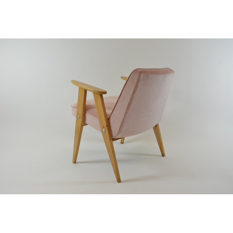 Fauteuil 366 en velours rose par Chierowski