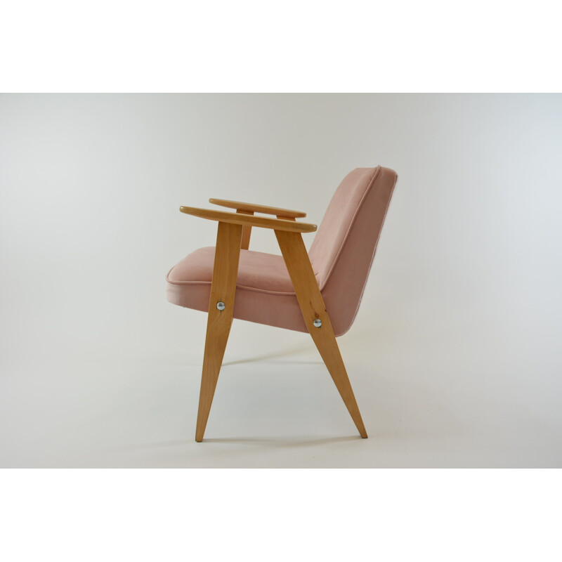 Fauteuil 366 en velours rose par Chierowski