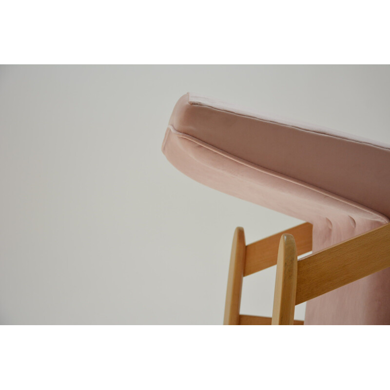 366 armchair in pink velvet by Chierowski