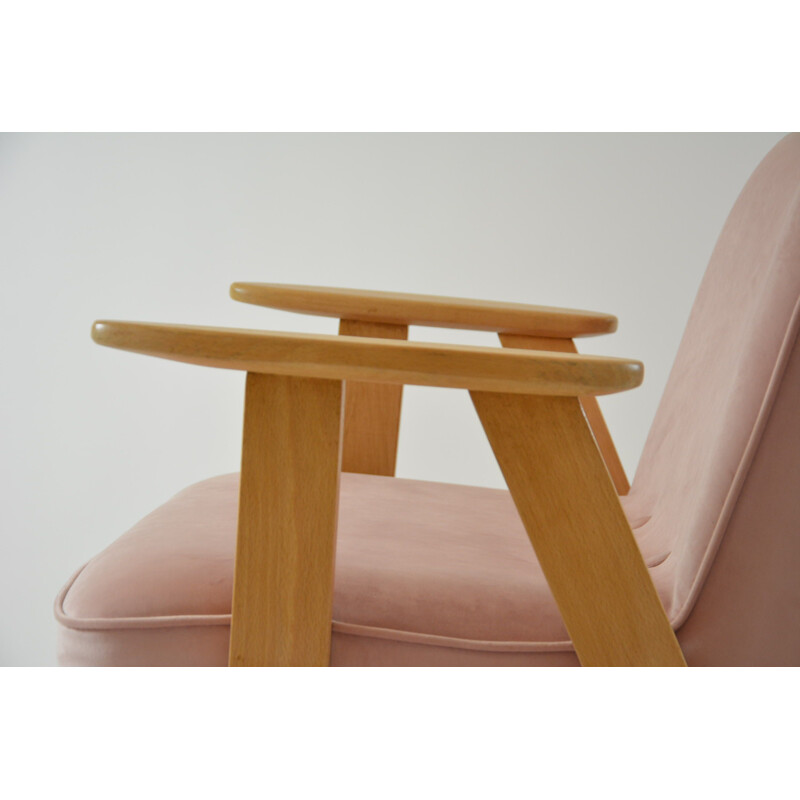 366 armchair in pink velvet by Chierowski