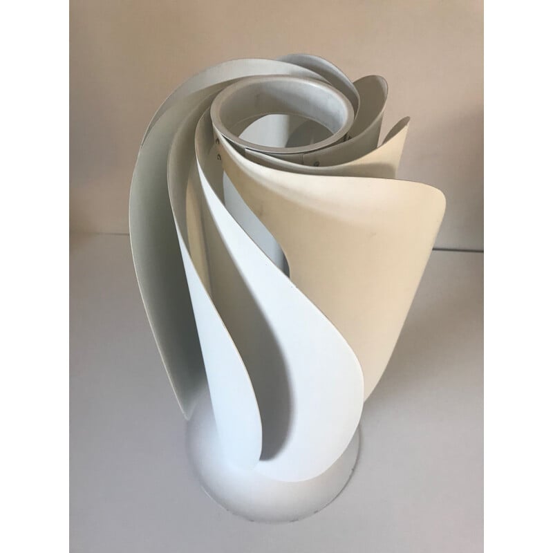 White spiral lamp in aluminum