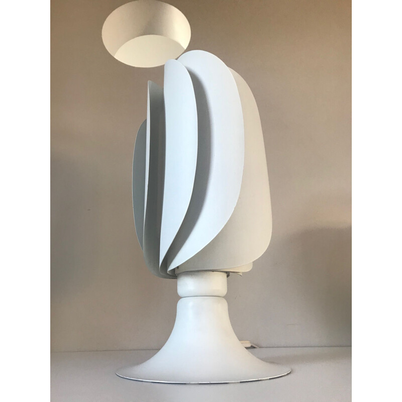White spiral lamp in aluminum