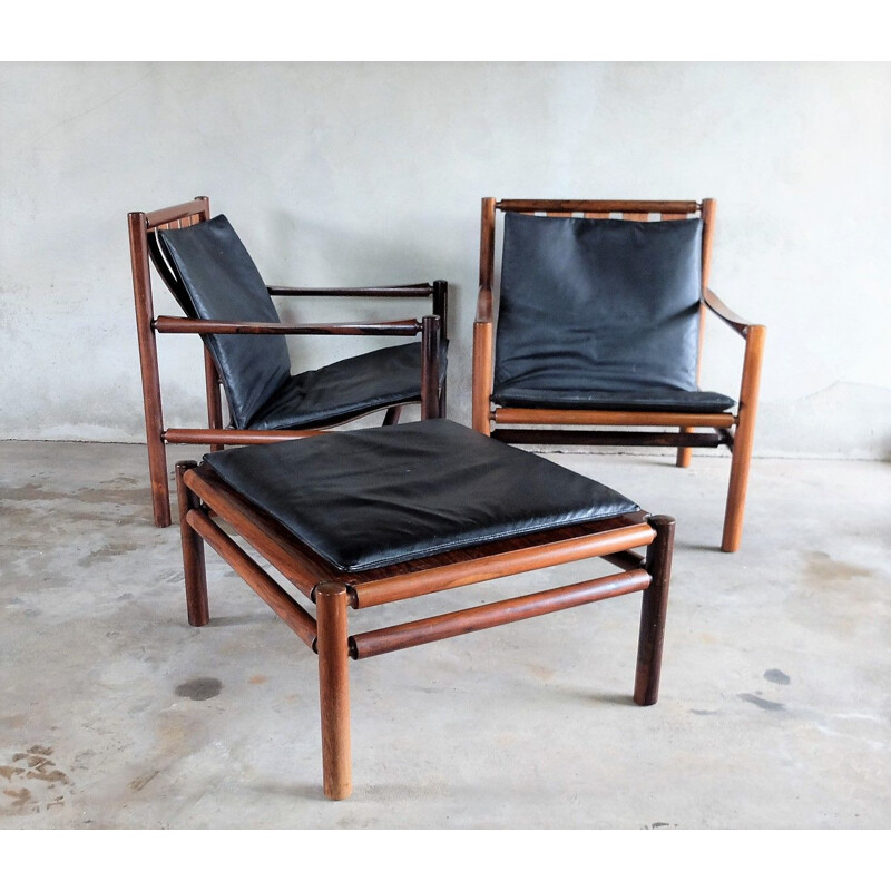 Paar rozenhouten fauteuils en voetenbank van Jorgen Nilsson