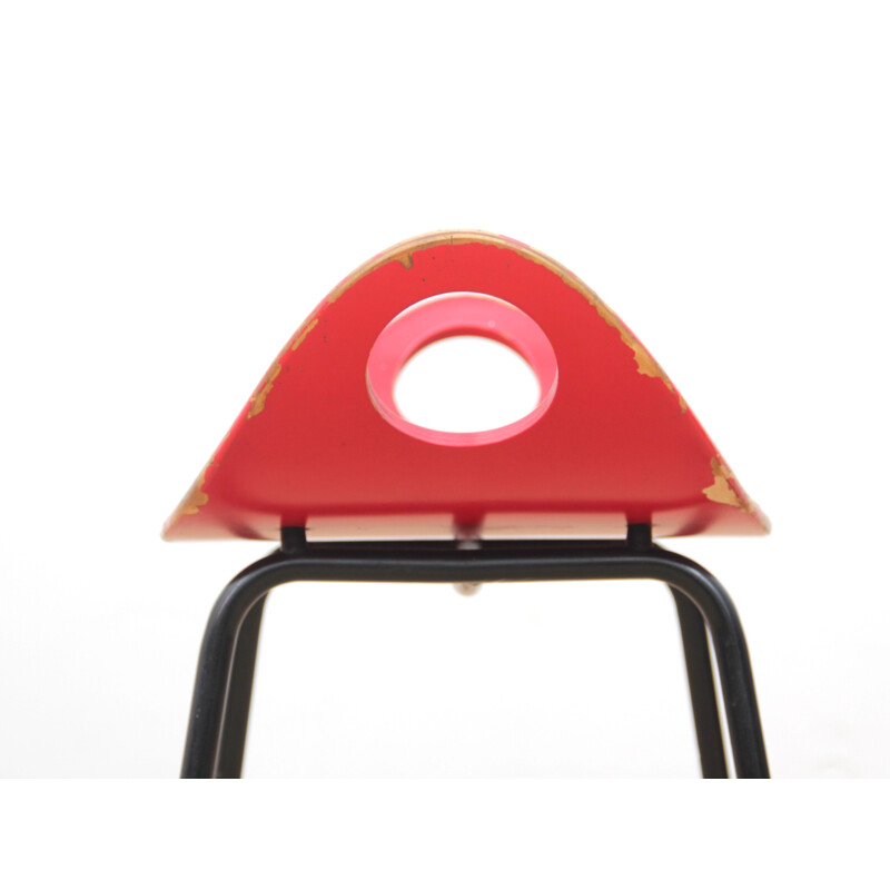 Red stool in steel by Olof Kettunen