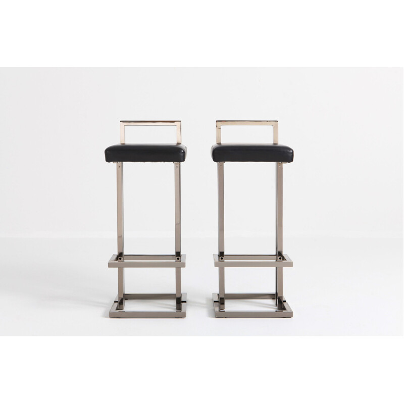 Set of 2 vintage bar stools in chrome and black leather by Maison Jansen