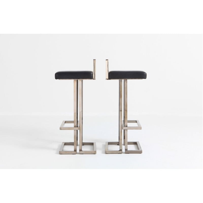 Set of 2 vintage bar stools in chrome and black leather by Maison Jansen