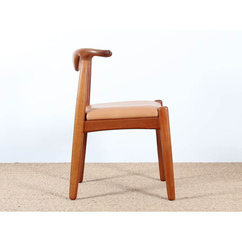 Suite de 4 chaises scandinaves en cuir