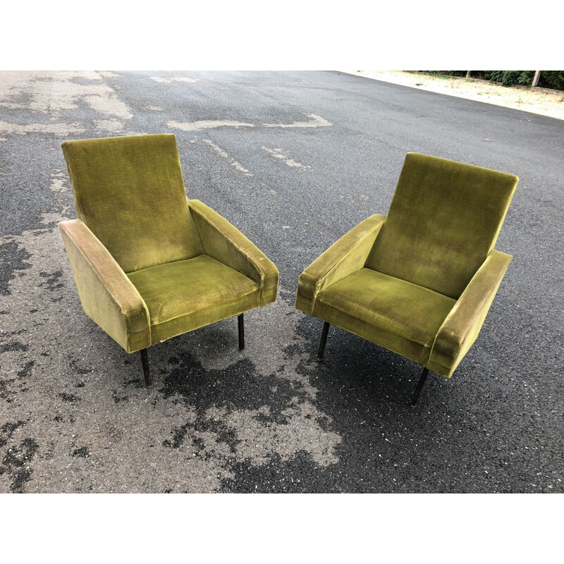 Paire de fauteuils ARP en velours vert