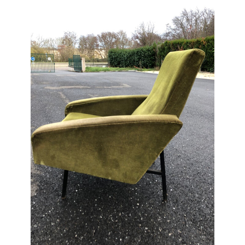 Paire de fauteuils ARP en velours vert