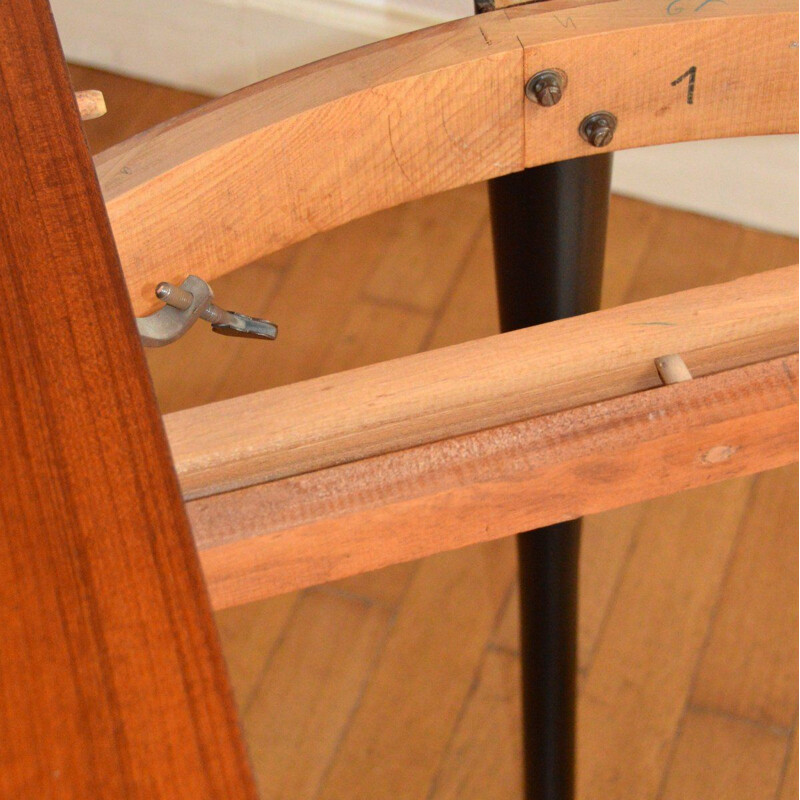 Vintage round extendable table in oak