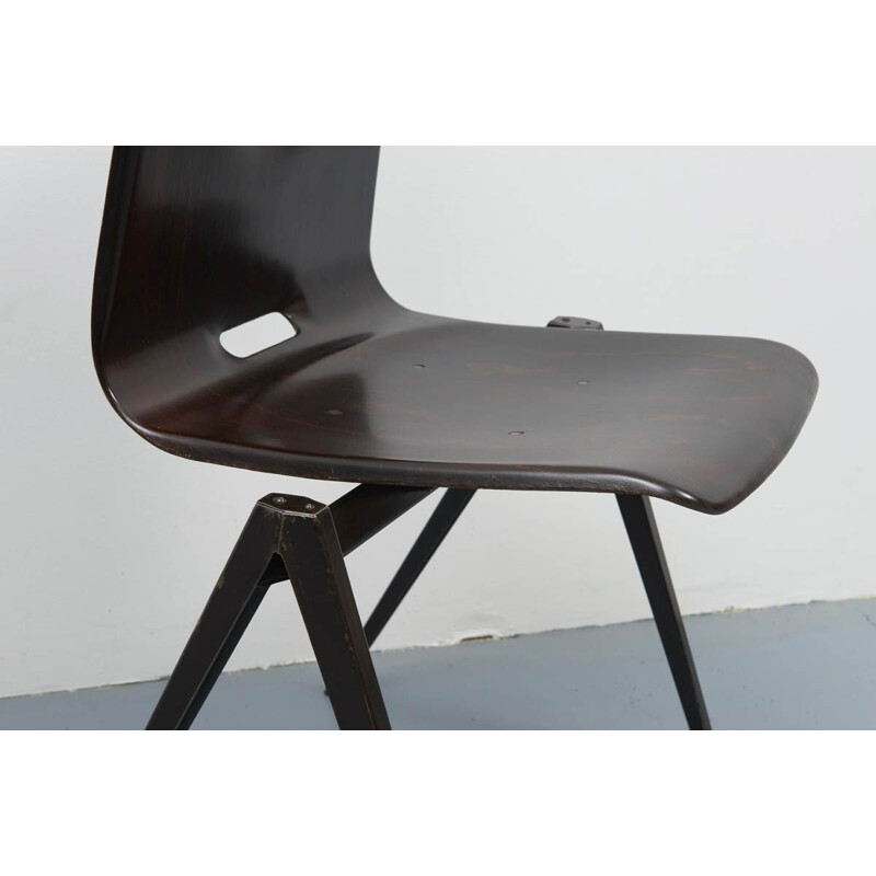 Chaise S22 en ébène noir par Galvanitas