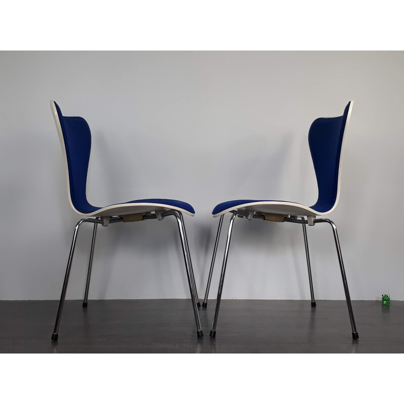 Set of 2 vintage chairs "3107" by Arne Jacobsen for Fritz Hansen