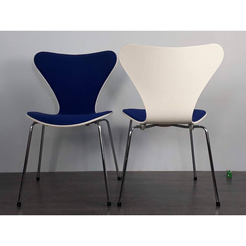 Set of 2 vintage chairs "3107" by Arne Jacobsen for Fritz Hansen