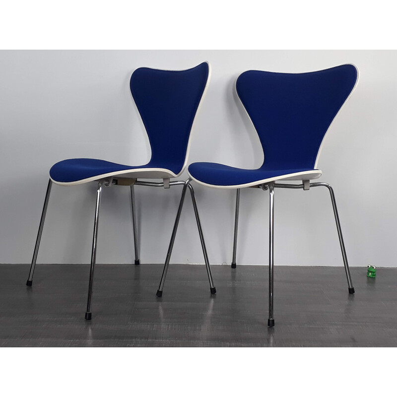 Set of 2 vintage chairs "3107" by Arne Jacobsen for Fritz Hansen