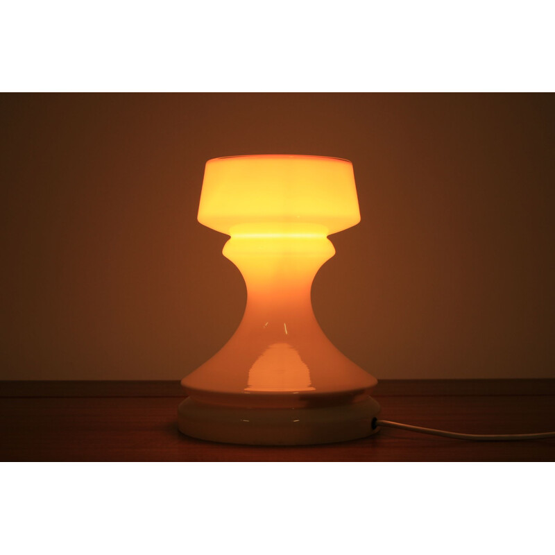 Lampe vintage tour pour Ivan Jakes