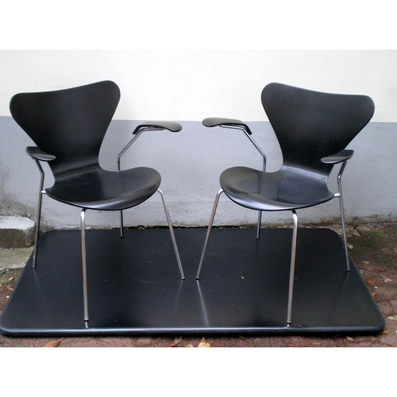 Set of 4 vintage chairs with arms by Arne Jacobsen for Fritz Hansen