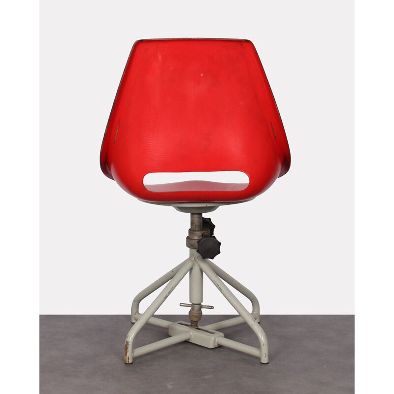 Chaise vintage rouge par Miroslav Navratil pour Vertex