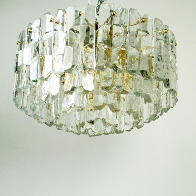 Vintage Austrian chandelier in crystal and brass by j.T. Kalmar