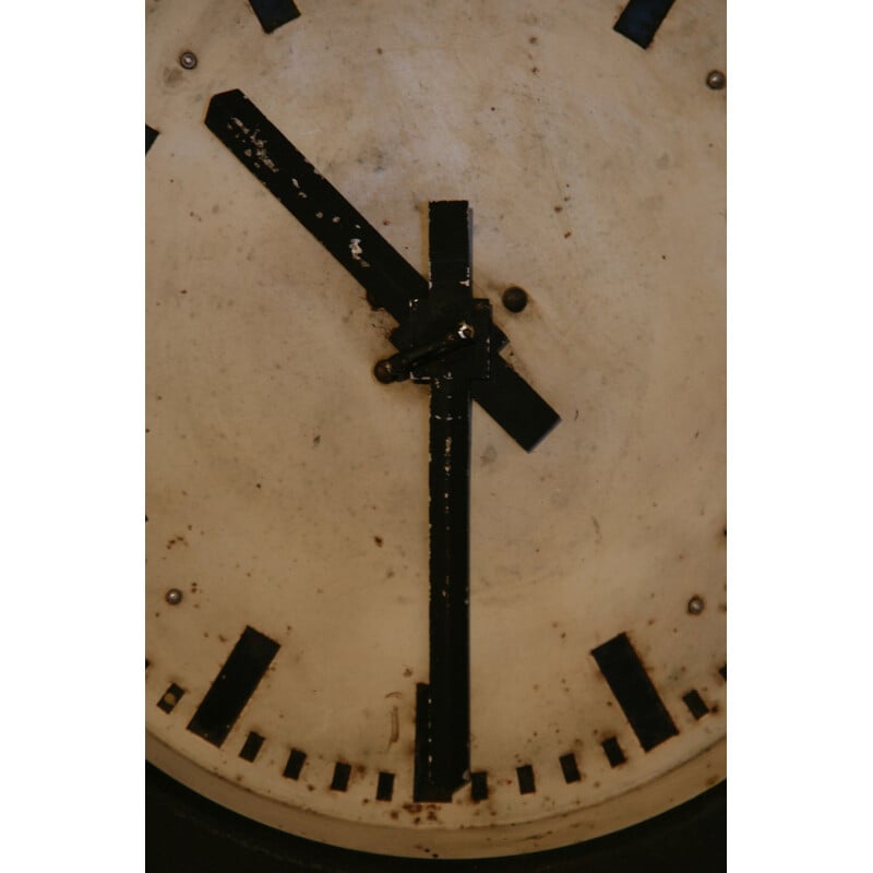 Horloge industrielle vintage en acier