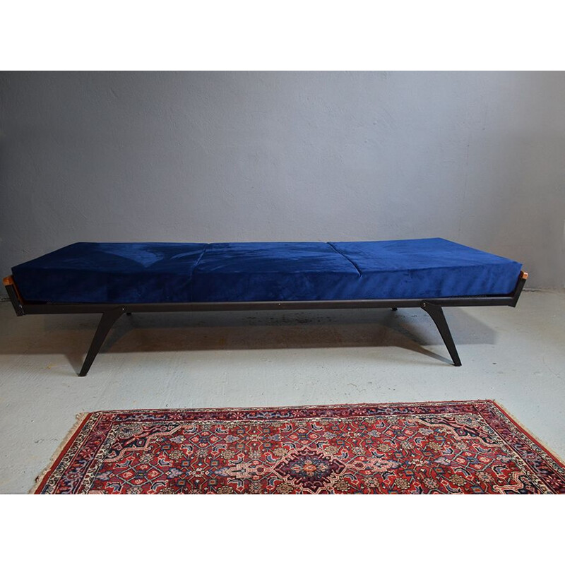 Vintage daybed in metal and blue velvet