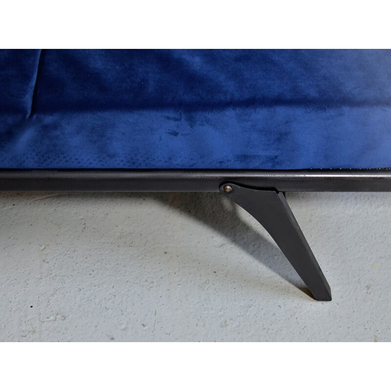 Vintage daybed in metal and blue velvet