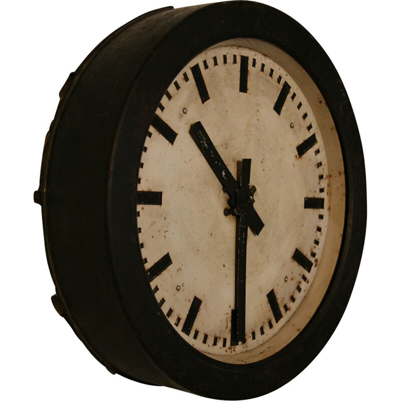 Horloge industrielle vintage en acier