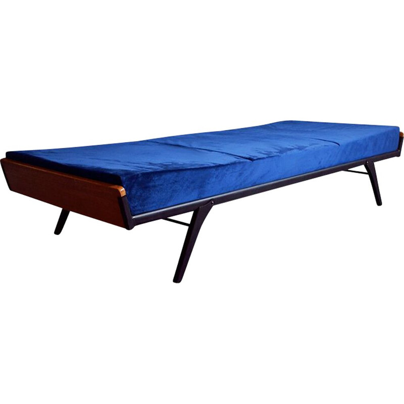 Vintage daybed in metal and blue velvet