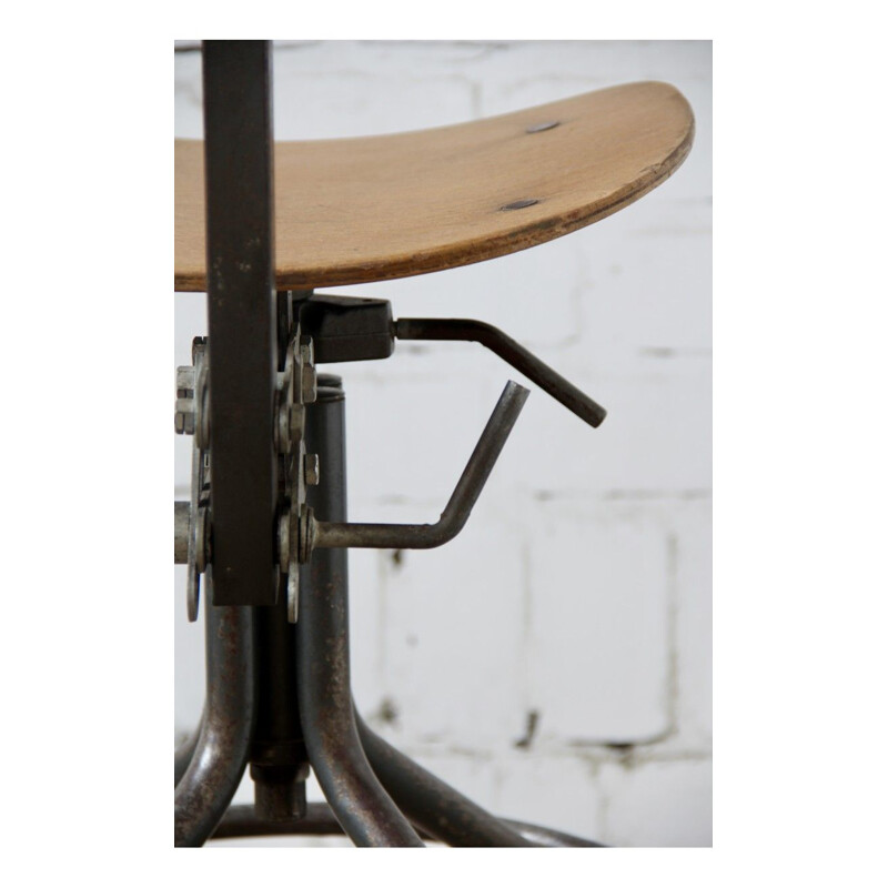 Industrial swiveling chair in metal