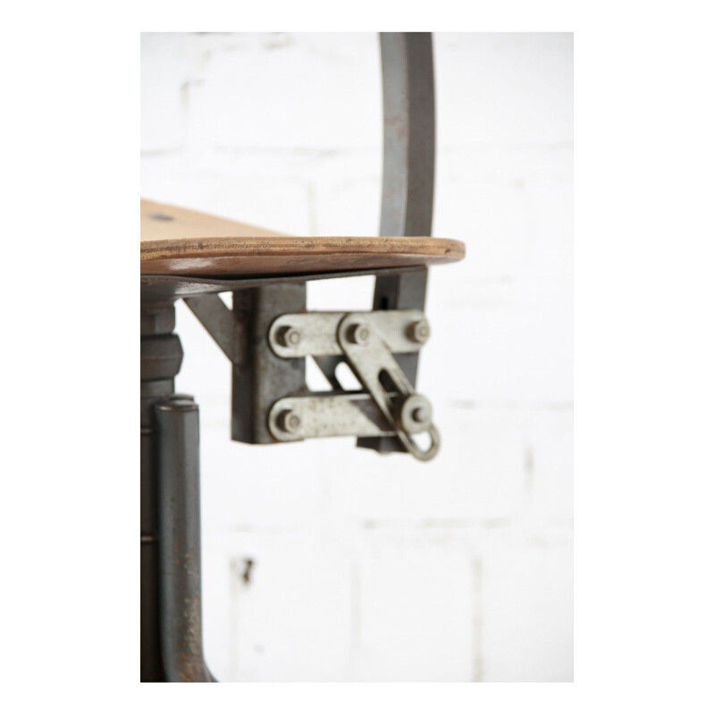 Industrial swiveling chair in metal