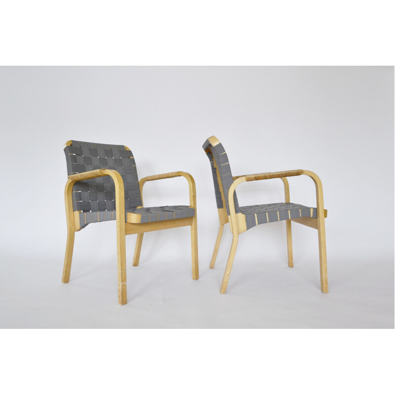 Paire de fauteuils gris par Alvar Aalto pour Artek