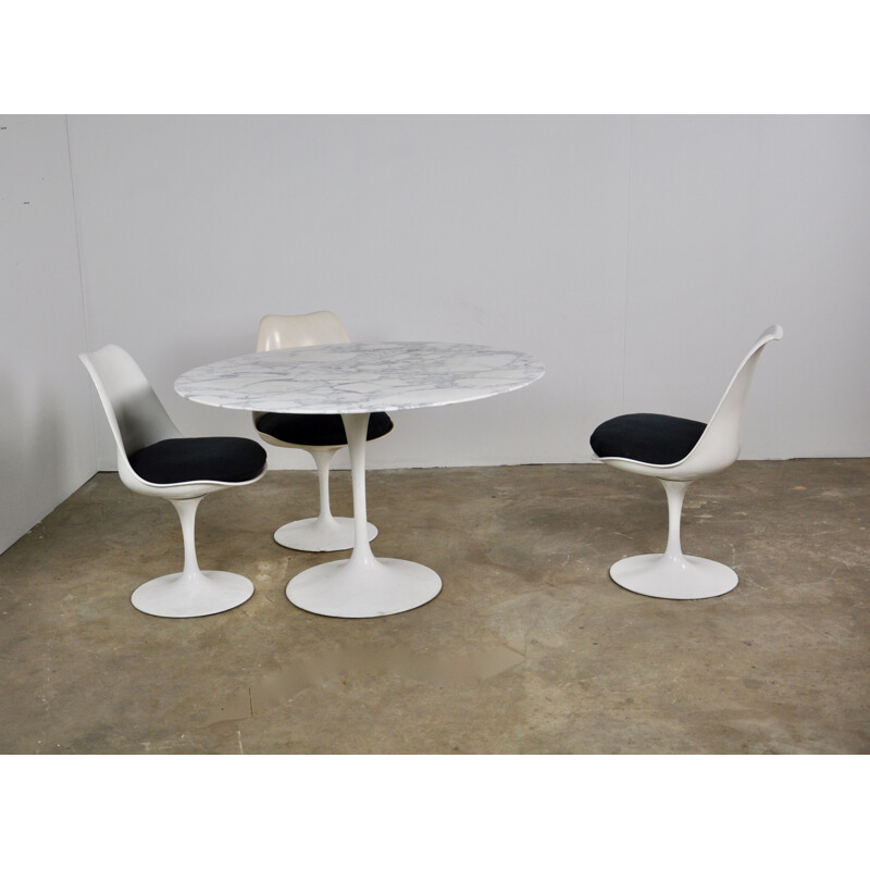 Vintage Tulip dining table by Eero Saarineen for Knoll International