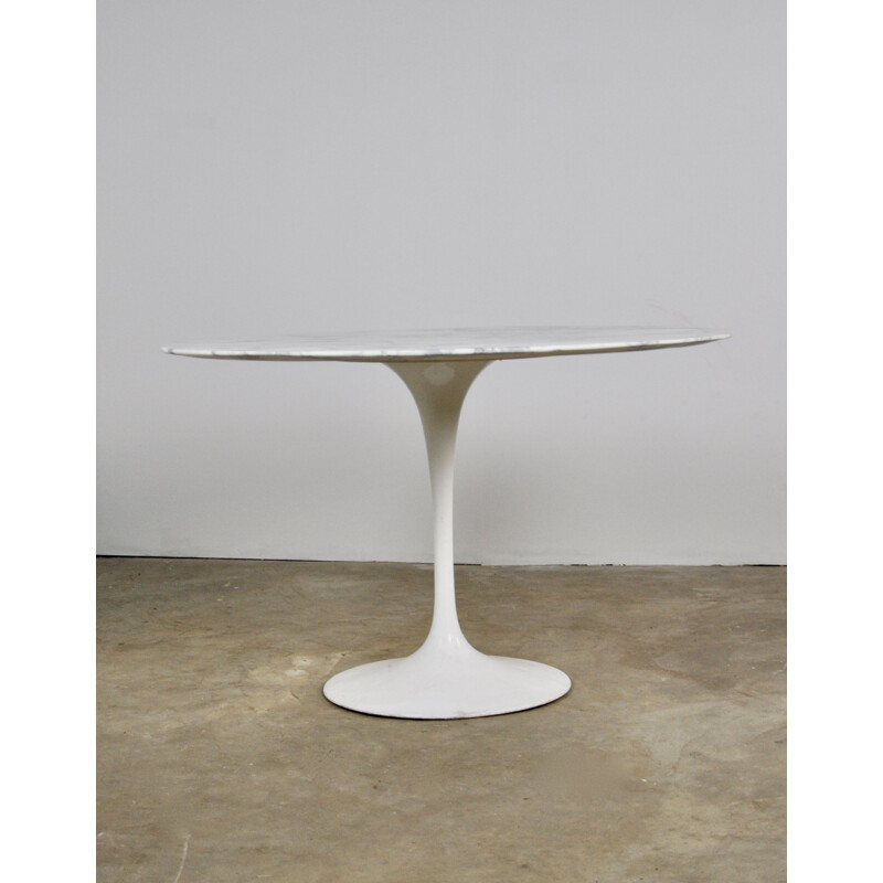 Vintage Tulip dining table by Eero Saarineen for Knoll International