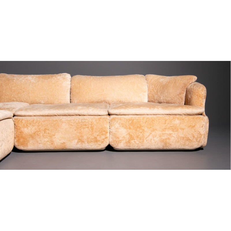 Confidential sofa in beige velvet by Saporiti